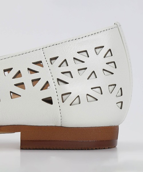 BARCLAY(バークレー)の「BARCLAY(バークレー)カットワークカッターパンプス(パンプス・レディース・ブラック/アイボリー/キャメル・22cm/24.5cm/23.5cm/23cm/22.5cm/24cm)」の15枚目の写真