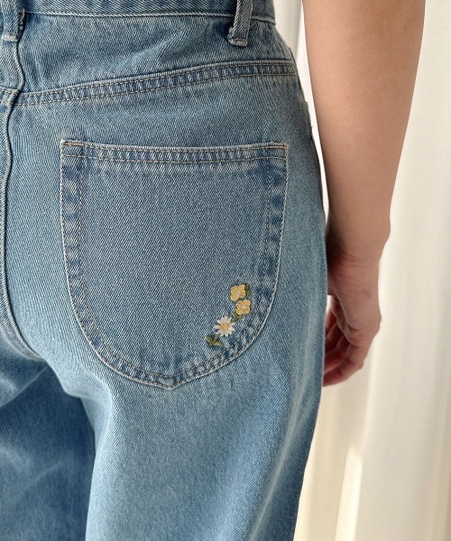 F i.n.t（フィント）の「ポケット小花刺繍デニムパンツ/fint フィント（デニムパンツ・レディース・ブルー/ライトブルー・0/1）」の5枚目の写真