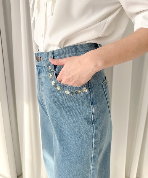 F i.n.t（フィント）の「ポケット小花刺繍デニムパンツ/fint フィント（デニムパンツ・レディース・ブルー/ライトブルー・0/1）」の6枚目の写真