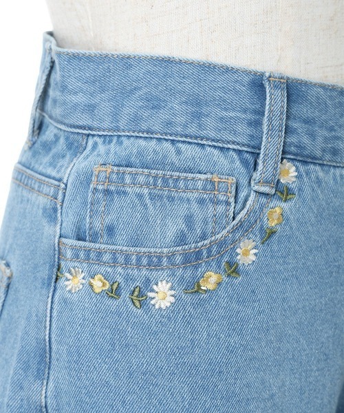 F i.n.t（フィント）の「ポケット小花刺繍デニムパンツ/fint フィント（デニムパンツ・レディース・ブルー/ライトブルー・0/1）」の16枚目の写真
