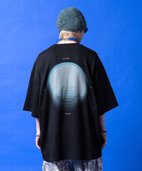 a.p.o.v.(エーピーオービー)の「a.p.o.v. グラフィックサークルバックプリントフロントパイピングラインオーバーサイズTシャツ(Tシャツ/カットソー・メンズ・ホワイト/ブラック・ONESIZE)」の2枚目の写真