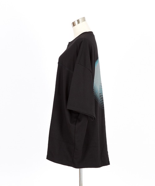 a.p.o.v.(エーピーオービー)の「a.p.o.v. グラフィックサークルバックプリントフロントパイピングラインオーバーサイズTシャツ(Tシャツ/カットソー・メンズ・ホワイト/ブラック・ONESIZE)」の13枚目の写真
