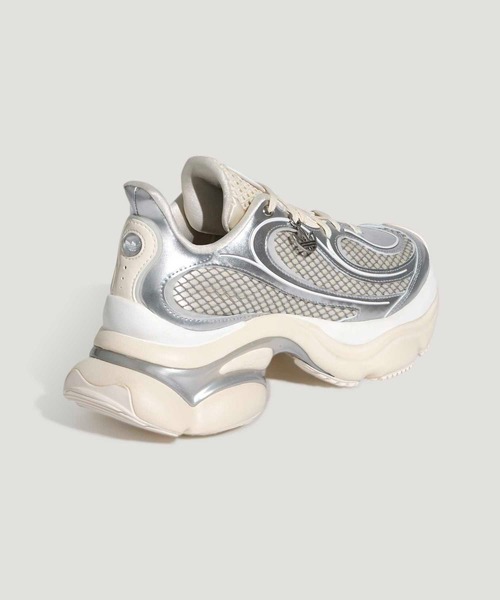 adidas(アディダス)の「オズヴィーナス / OZVENUZ W / アディダスオリジナルス adidas Originals / 厚底スニーカー(スニーカー・レディース・シルバー系その他/シルバー・25.0cm/24.5cm/22.5cm/24.0cm/23.5cm/23.0cm/26.0cm/22.0cm/27.5cm/26.5cm/28.0cm/27.0cm/25.5cm)」の3枚目の写真