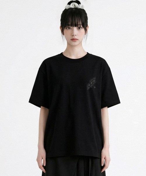 RANDOMOFF(ランダムオフ)の「NOBLE TIGER OVER FIT T-SHIRT (2color)(Tシャツ/カットソー・レディース・ブラック/ホワイト・SMALL/MEDIUM/LARGE/X-LARGE)」の3枚目の写真