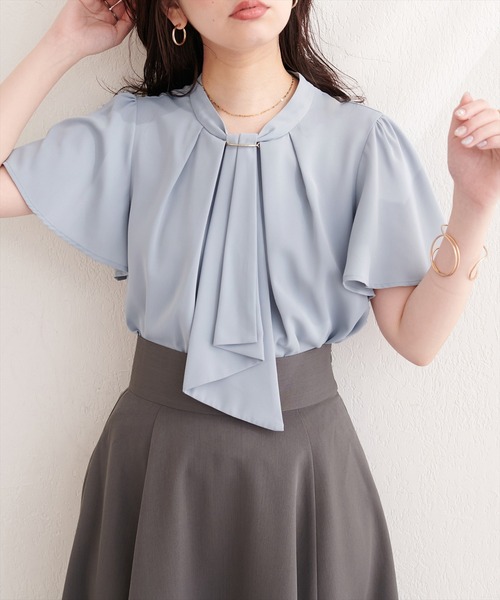 natural couture(ナチュラルクチュール)の「ゴールドバー付きボウタイブラウス(シャツ/ブラウス・レディース・その他2/その他1/ネイビー/ピンクベージュ/ブルー/グレー/オフホワイト/ドット・FREE)」の5枚目の写真
