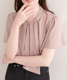 natural couture（ナチュラルクチュール）の「ゴールドバー付きボウタイブラウス（シャツ/ブラウス）」