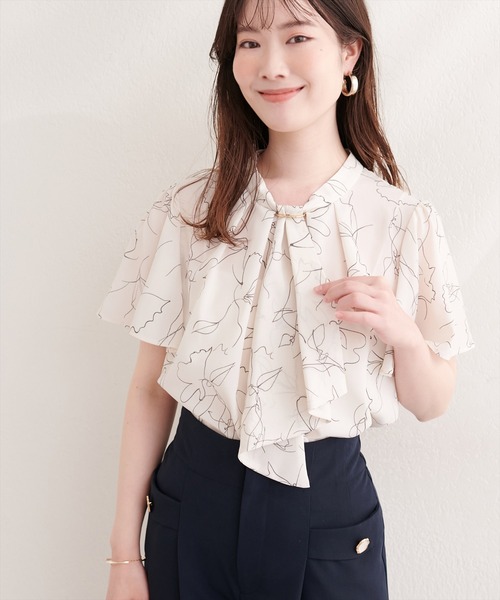 natural couture(ナチュラルクチュール)の「ゴールドバー付きボウタイブラウス(シャツ/ブラウス・レディース・その他2/その他1/ネイビー/ピンクベージュ/ブルー/グレー/オフホワイト/ドット・FREE)」の10枚目の写真