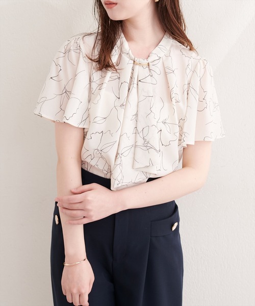 natural couture(ナチュラルクチュール)の「ゴールドバー付きボウタイブラウス(シャツ/ブラウス・レディース・その他2/その他1/ネイビー/ピンクベージュ/ブルー/グレー/オフホワイト/ドット・FREE)」の9枚目の写真