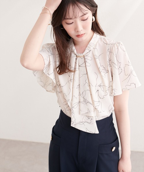 natural couture(ナチュラルクチュール)の「ゴールドバー付きボウタイブラウス(シャツ/ブラウス・レディース・その他2/その他1/ネイビー/ピンクベージュ/ブルー/グレー/オフホワイト/ドット・FREE)」の11枚目の写真