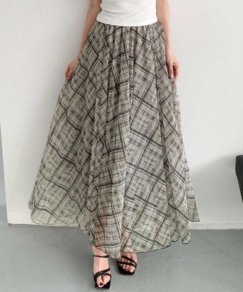 LOWO(ロワ)の「チェック柄シアーAラインフレアロングスカート(ウエストゴム)(スカート・レディース・グレー/ブラウン/ブルー/キャメル・FREE)」の5枚目の写真