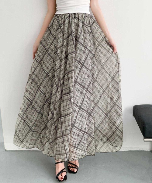 LOWO(ロワ)の「チェック柄シアーAラインフレアロングスカート(ウエストゴム)(スカート・レディース・グレー/ブラウン/ブルー/キャメル・FREE)」の6枚目の写真