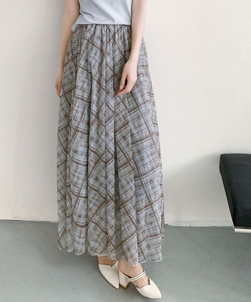 LOWO(ロワ)の「チェック柄シアーAラインフレアロングスカート(ウエストゴム)(スカート・レディース・グレー/ブラウン/ブルー/キャメル・FREE)」の13枚目の写真