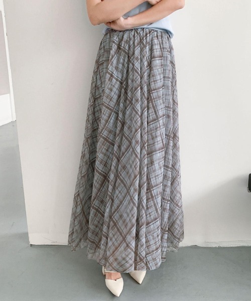 LOWO(ロワ)の「チェック柄シアーAラインフレアロングスカート(ウエストゴム)(スカート・レディース・グレー/ブラウン/ブルー/キャメル・FREE)」の15枚目の写真