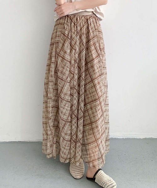 LOWO(ロワ)の「チェック柄シアーAラインフレアロングスカート(ウエストゴム)(スカート・レディース・グレー/ブラウン/ブルー/キャメル・FREE)」の18枚目の写真