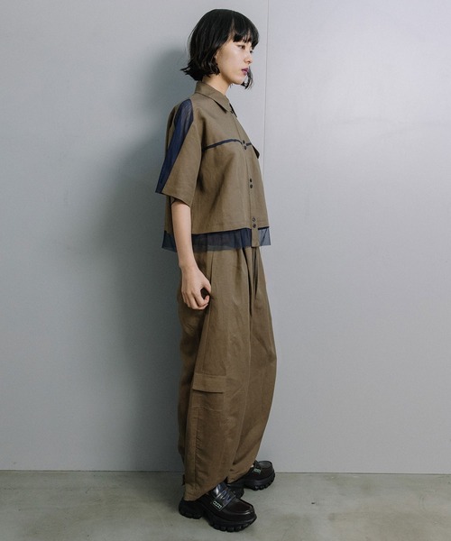 MARECHAL TERRE(マルシャルテル)の「レイヤードデザインシャツ(シャツ/ブラウス・レディース・カーキ/グレイッシュベージュ/ブラック/アイボリー・MEDIUM)」の8枚目の写真