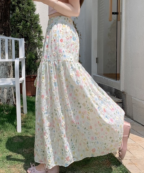 FAVORITO（ファヴォリート）の「立体感があるフラワースカート（スカート・レディース・ホワイト・XL/L/M/S）」の8枚目の写真