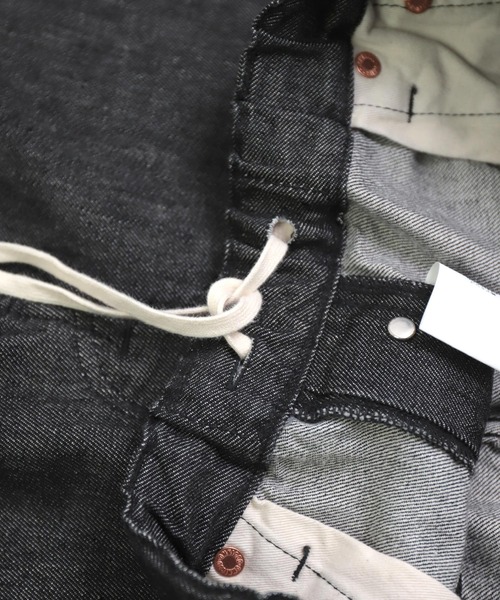 OMNIGOD（オムニゴッド）の「[OMNIGOD womens / オムニゴッド] 10ozブラックデニム 5Pイージールーズジーンズ（デニムパンツ・レディース・ブラック・2/3）」の19枚目の写真
