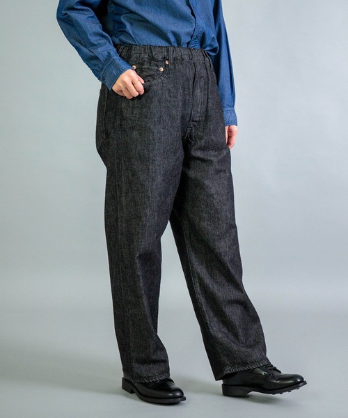 OMNIGOD（オムニゴッド）の「[OMNIGOD womens / オムニゴッド] 10ozブラックデニム 5Pイージールーズジーンズ（デニムパンツ・レディース・ブラック・2/3）」の2枚目の写真