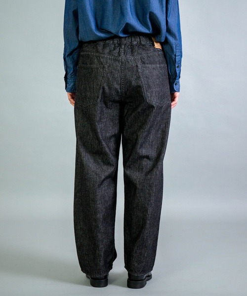 OMNIGOD（オムニゴッド）の「[OMNIGOD womens / オムニゴッド] 10ozブラックデニム 5Pイージールーズジーンズ（デニムパンツ・レディース・ブラック・2/3）」の12枚目の写真