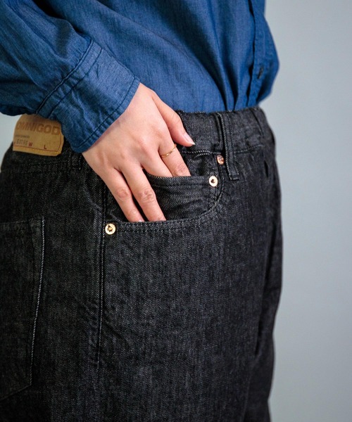 OMNIGOD（オムニゴッド）の「[OMNIGOD womens / オムニゴッド] 10ozブラックデニム 5Pイージールーズジーンズ（デニムパンツ・レディース・ブラック・2/3）」の14枚目の写真