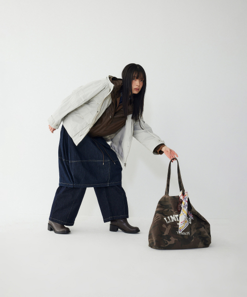 STUDIO TOMBOY（スタジオトムボーイ）の「カモフラージュパターングラフィックショルダーバッグ_カーキ 9176270982（ショルダーバッグ・メンズ・カーキ・OS）」の2枚目の写真