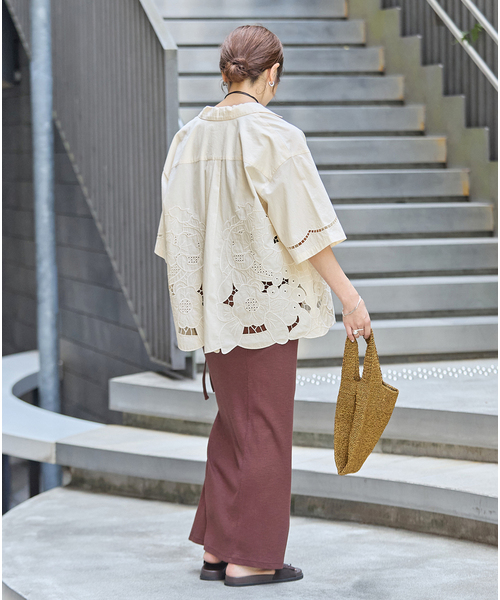 JOURNAL STANDARD（ジャーナルスタンダード）の「フラワーエンブロイダリースカラップ シャツ（シャツ/ブラウス・レディース・アイボリー/ブラック・FREE）」の18枚目の写真