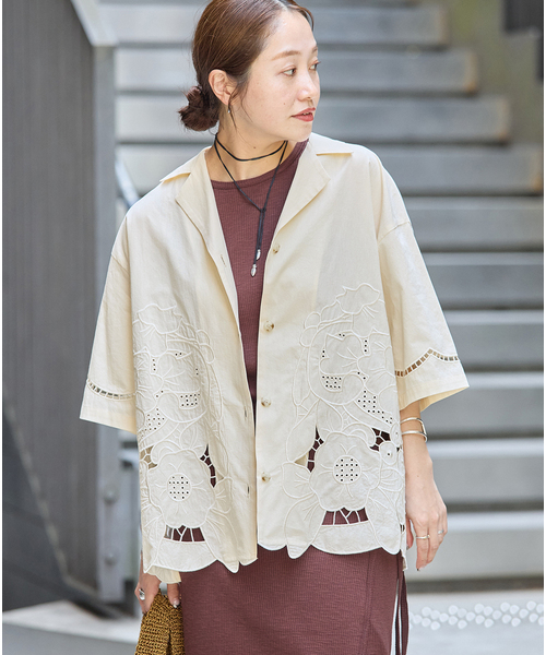 JOURNAL STANDARD（ジャーナルスタンダード）の「フラワーエンブロイダリースカラップ シャツ（シャツ/ブラウス・レディース・アイボリー/ブラック・FREE）」の17枚目の写真
