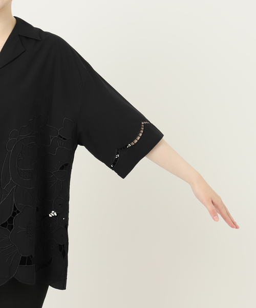 JOURNAL STANDARD（ジャーナルスタンダード）の「フラワーエンブロイダリースカラップ シャツ（シャツ/ブラウス・レディース・アイボリー/ブラック・FREE）」の9枚目の写真
