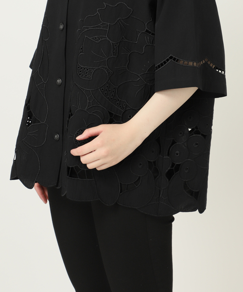 JOURNAL STANDARD（ジャーナルスタンダード）の「フラワーエンブロイダリースカラップ シャツ（シャツ/ブラウス・レディース・アイボリー/ブラック・FREE）」の8枚目の写真