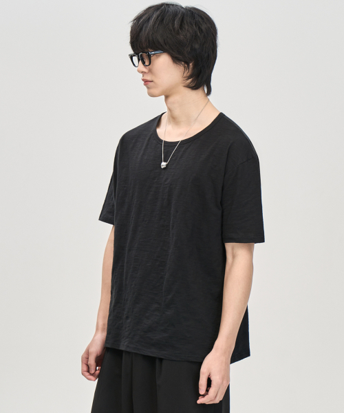PRAIRIE(KR)(プレーリー)の「Uネックスラブ半袖Tシャツ (BLACK)(Tシャツ/カットソー・メンズ・ブラック・MEDIUM/LARGE)」の2枚目の写真