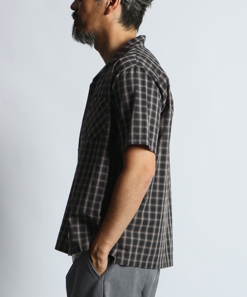 The DUFFER of ST.GEORGE(ザダファーオブセントジョージ)の「MINI OMBRE CHECK S/SL SHIRT:オンブレーミニチェック 半袖開襟シャツ / オープンカラー / 高密度ブロード / ボックスシルエット(シャツ/ブラウス・メンズ・ベージュ/ブラック・X-LARGE/LARGE/MEDIUM)」の7枚目の写真
