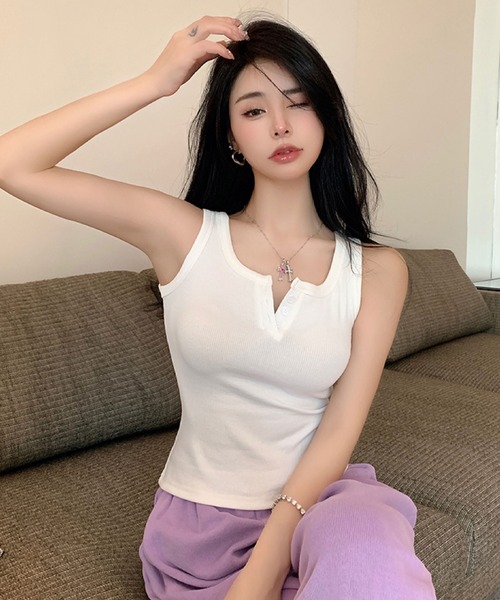 2ly2(トゥーリートゥー)の「シンプル&セクシー♪ヘンリーネックリブタンクトップ(タンクトップ・レディース・グレー/ブラウン/ブラック/ホワイト・FREE)」の10枚目の写真