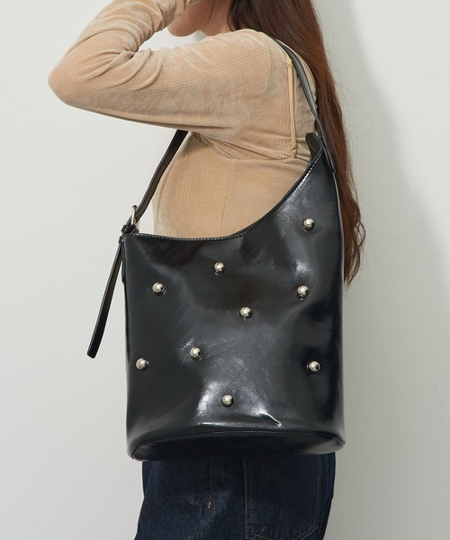 MAGASIN DE MODE Chou Chou(マガジンデモードシュシュ)の「【MAGASIN DE MODE Chou Chou】スタッズワンハンドルバッグ SNBD(ハンドバッグ・レディース・バーガンディー/ブラウン/ブラック・FREE)」の1枚目の写真