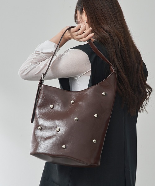 MAGASIN DE MODE Chou Chou(マガジンデモードシュシュ)の「【MAGASIN DE MODE Chou Chou】スタッズワンハンドルバッグ SNBD(ハンドバッグ・レディース・バーガンディー/ブラウン/ブラック・FREE)」の15枚目の写真
