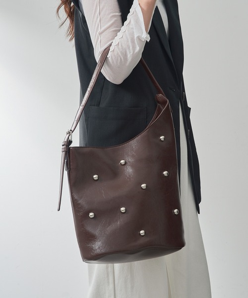 MAGASIN DE MODE Chou Chou(マガジンデモードシュシュ)の「【MAGASIN DE MODE Chou Chou】スタッズワンハンドルバッグ SNBD(ハンドバッグ・レディース・バーガンディー/ブラウン/ブラック・FREE)」の12枚目の写真