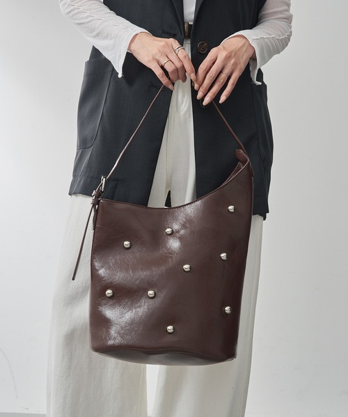 MAGASIN DE MODE Chou Chou(マガジンデモードシュシュ)の「【MAGASIN DE MODE Chou Chou】スタッズワンハンドルバッグ SNBD(ハンドバッグ・レディース・バーガンディー/ブラウン/ブラック・FREE)」の13枚目の写真