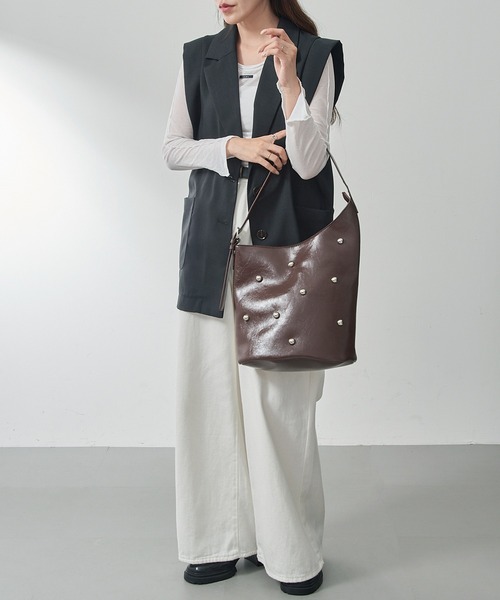 MAGASIN DE MODE Chou Chou(マガジンデモードシュシュ)の「【MAGASIN DE MODE Chou Chou】スタッズワンハンドルバッグ SNBD(ハンドバッグ・レディース・バーガンディー/ブラウン/ブラック・FREE)」の17枚目の写真