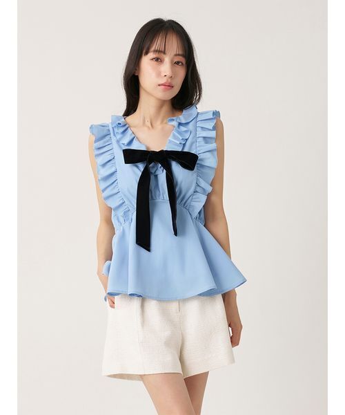 SNIDEL(スナイデル)の「【WEB限定カラーあり】フリルボウタイノースリブラウス(シャツ/ブラウス・レディース・ホワイト/ブルー/チェック/ピンク・F)」の2枚目の写真