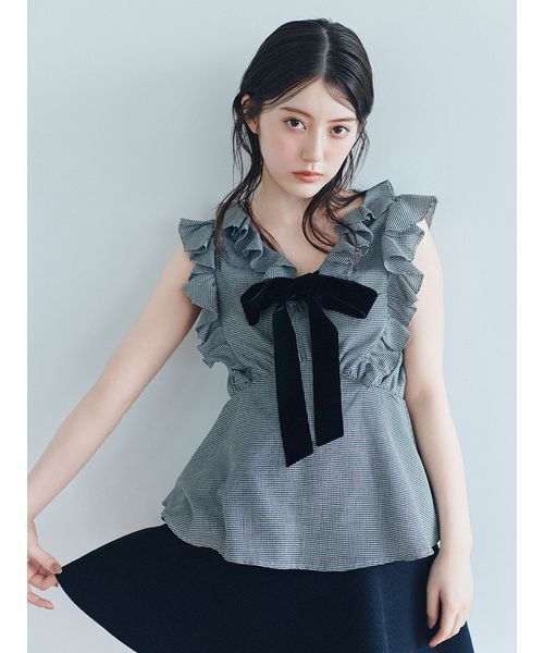 SNIDEL(スナイデル)の「【WEB限定カラーあり】フリルボウタイノースリブラウス(シャツ/ブラウス・レディース・ホワイト/ブルー/チェック/ピンク・F)」の5枚目の写真