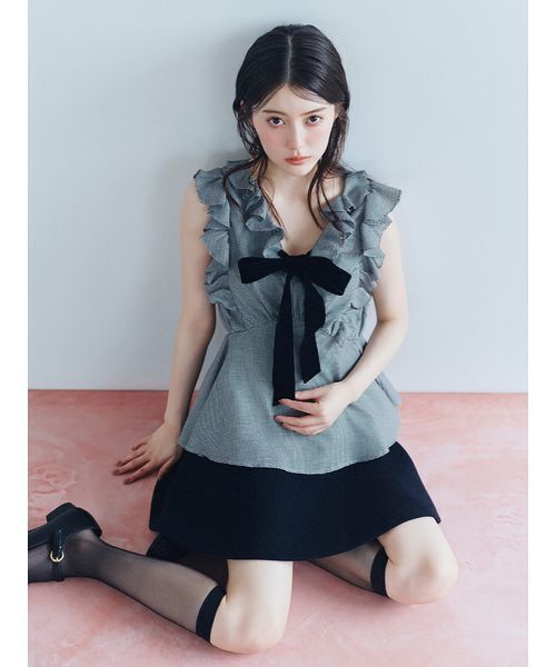 SNIDEL(スナイデル)の「【WEB限定カラーあり】フリルボウタイノースリブラウス(シャツ/ブラウス・レディース・ホワイト/ブルー/チェック/ピンク・F)」の6枚目の写真