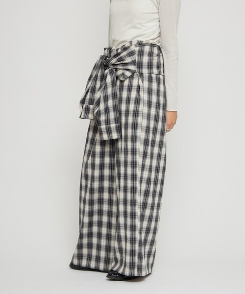 WILLOW(ウィロー)の「【willow】オンブレチェックオールインワン(サロペット/オーバーオール・レディース・ネイビー/アイボリー・ONE SIZE)」の5枚目の写真