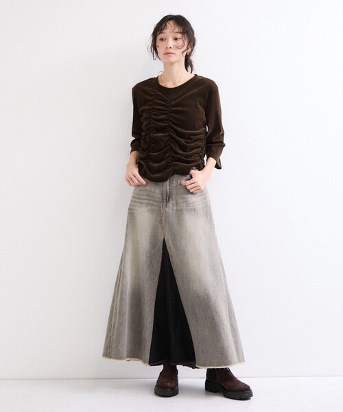 le cercle ADAM ET ROPE'(ルセルクルアダムエロペ)の「シアーベロアギャザートップス(Tシャツ/カットソー・レディース・ダークブラウン/チャコールグレー・FREE)」の17枚目の写真