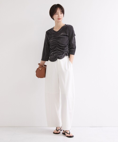 le cercle ADAM ET ROPE'(ルセルクルアダムエロペ)の「シアーベロアギャザートップス(Tシャツ/カットソー・レディース・ダークブラウン/チャコールグレー・FREE)」の11枚目の写真