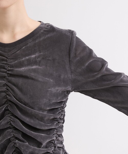 le cercle ADAM ET ROPE'(ルセルクルアダムエロペ)の「シアーベロアギャザートップス(Tシャツ/カットソー・レディース・ダークブラウン/チャコールグレー・FREE)」の6枚目の写真