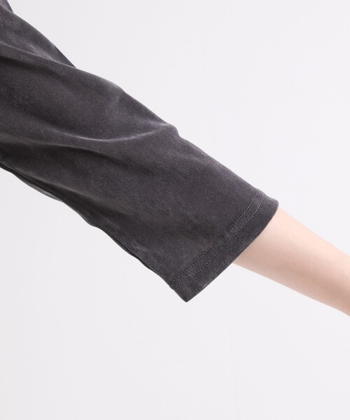 le cercle ADAM ET ROPE'(ルセルクルアダムエロペ)の「シアーベロアギャザートップス(Tシャツ/カットソー・レディース・ダークブラウン/チャコールグレー・FREE)」の7枚目の写真