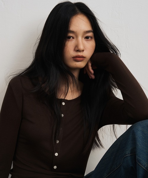 JOCOSA(ジョコサ)の「ウール混 ヘンリーネックトップス(Tシャツ/カットソー・レディース・ブルー/ブラウン/ブラック/アイボリー/グレー/アイボリー系1/グレー系その他・M/L)」の12枚目の写真