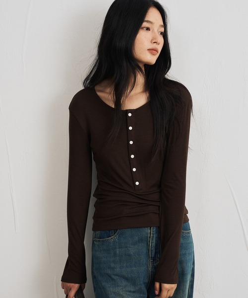 JOCOSA(ジョコサ)の「ウール混 ヘンリーネックトップス(Tシャツ/カットソー・レディース・ブルー/ブラウン/ブラック/アイボリー/グレー/アイボリー系1/グレー系その他・M/L)」の10枚目の写真