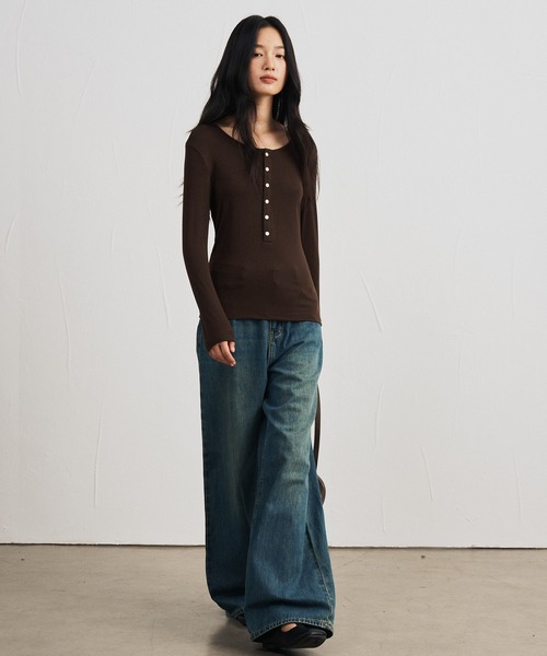 JOCOSA(ジョコサ)の「ウール混 ヘンリーネックトップス(Tシャツ/カットソー・レディース・ブルー/ブラウン/ブラック/アイボリー/グレー/アイボリー系1/グレー系その他・M/L)」の9枚目の写真