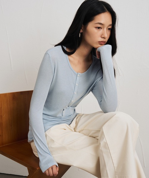 JOCOSA(ジョコサ)の「ウール混 ヘンリーネックトップス(Tシャツ/カットソー・レディース・ブルー/ブラウン/ブラック/アイボリー/グレー/アイボリー系1/グレー系その他・M/L)」の18枚目の写真