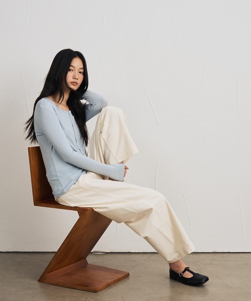 JOCOSA(ジョコサ)の「ウール混 ヘンリーネックトップス(Tシャツ/カットソー・レディース・ブルー/ブラウン/ブラック/アイボリー/グレー/アイボリー系1/グレー系その他・M/L)」の21枚目の写真